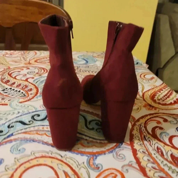 steve madden Critic Maroon Suede Ankle Boots Block Heel Women's Size 10M - Picture 3 of 8